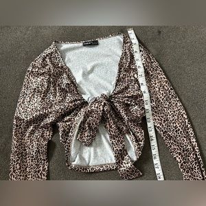 Leopard print crop top long sleeve